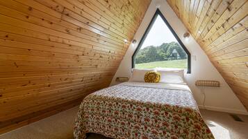 2 bedrooms, desk, free WiFi, bed sheets