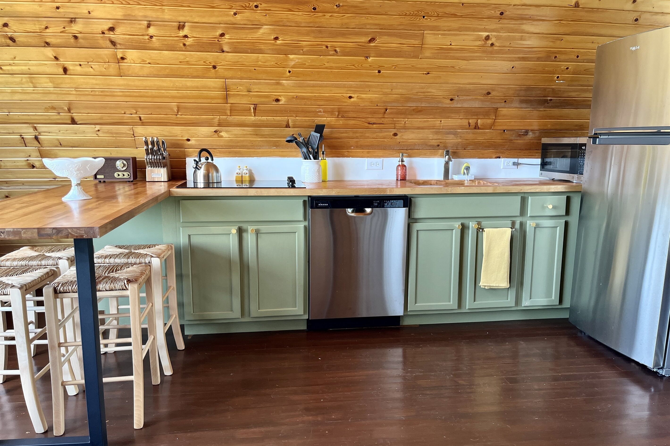 Hot Tub A-Frame near hiking and Blue Sky Winery