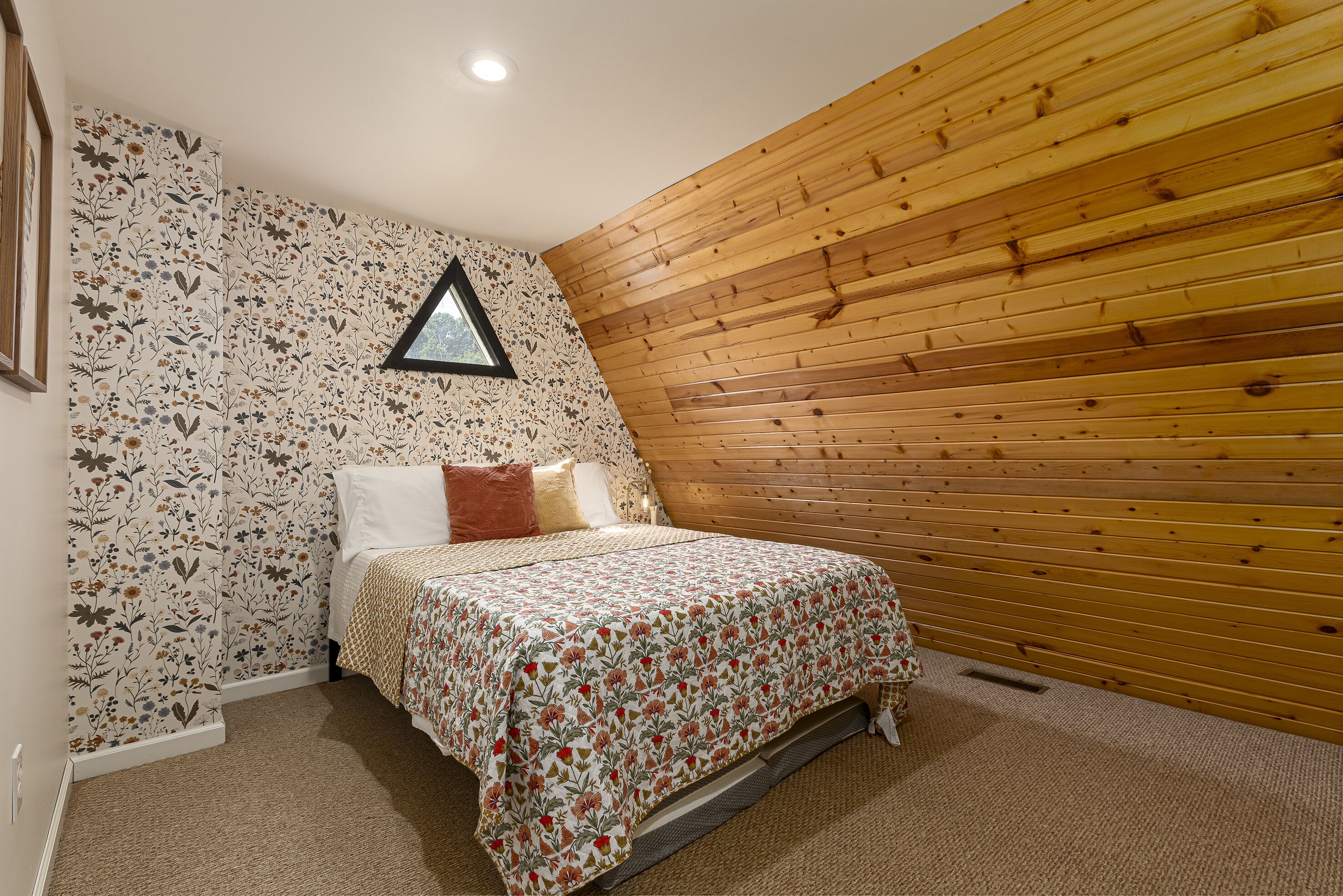 2 bedrooms, desk, travel crib, WiFi (free)