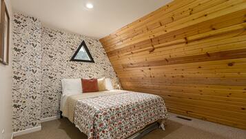 2 bedrooms, desk, travel crib, WiFi (free)