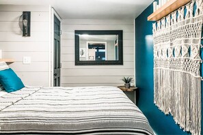 6 bedrooms, iron/ironing board, travel cot, free WiFi