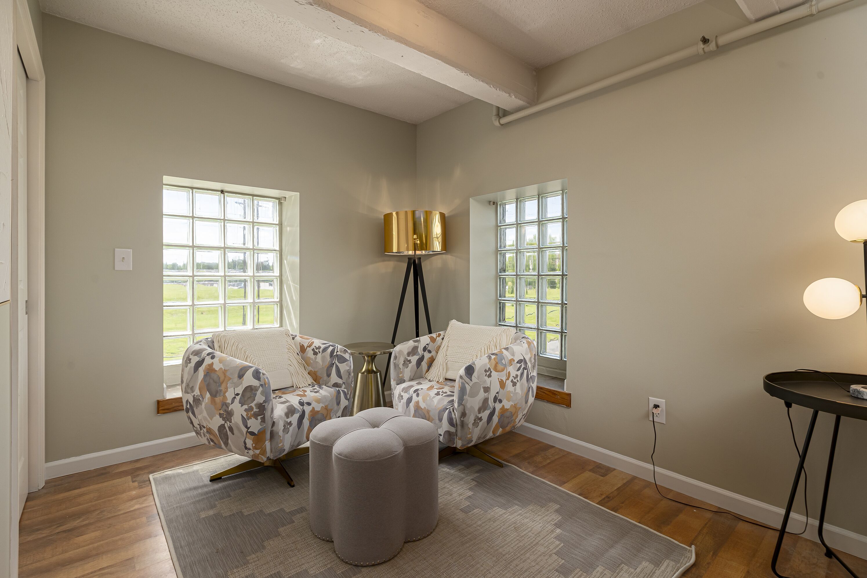 Walking Distance to Campus, Food & Entertainment!