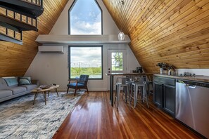 Smart TV - Cozy 2BR A-Frame Cabin w/ Hot Tub & Lake Views (Makanda)