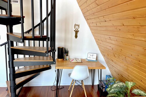 2BR A-Frame Cabin w/ Hot Tub Near Wine Trail