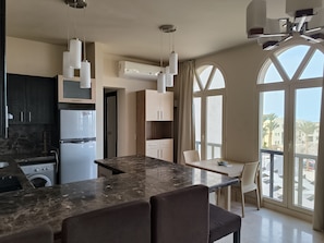 Fridge, oven, stovetop, dishwasher
