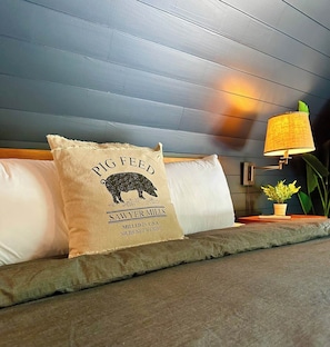 Free WiFi, bed sheets