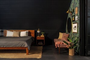 Free WiFi, bed sheets - Treat yourself at the stunning June Farms Wellness Huts! (West Sand Lake)
