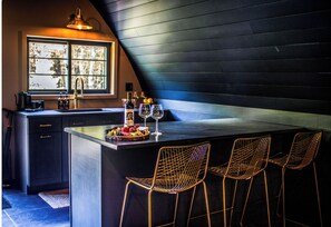 Fridge, microwave, coffee/tea maker, toaster - Treat yourself at the stunning June Farms Wellness Huts! (West Sand Lake)