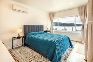 2 bedrooms, iron/ironing board, WiFi, bed sheets - The Cliffside Poustinia (Kodiak)