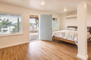 2 bedrooms, iron/ironing board, WiFi, bed sheets - The Cliffside Poustinia (Kodiak)