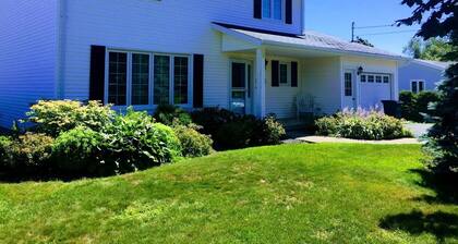 Spacious 4 bedroom home close to Beaches, Live Entertainment and Golf Courses