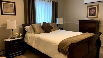 4 bedrooms, iron/ironing board, WiFi, bed sheets