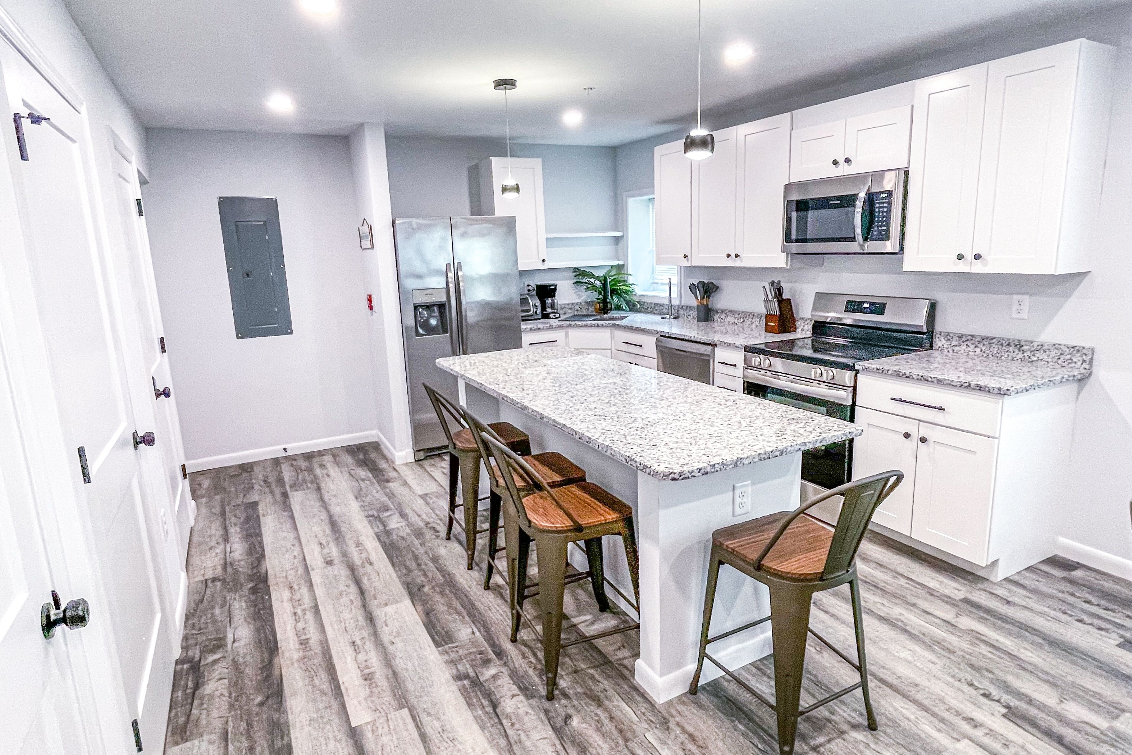 Town of Dewey Beach- Inviting apartment with fast WiFi, & W/D