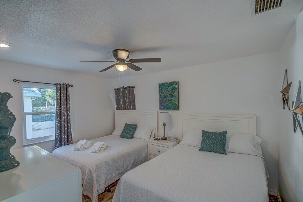 5 bedrooms, iron/ironing board, Internet