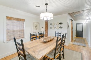 Dining - Beautiful Georgia Farmhouse Rental w/ Patio (Lenox)
