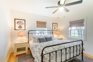 3 bedrooms, desk, iron/ironing board, WiFi