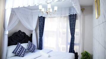 1 bedroom, desk, free WiFi, bed sheets
