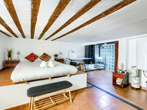 2 bedrooms, iron/ironing board, internet, bed sheets - Bohemian Lavapies - Two-bedroom apartment (Madrid)