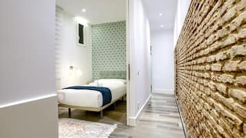 2 bedrooms, iron/ironing board, internet, bed sheets