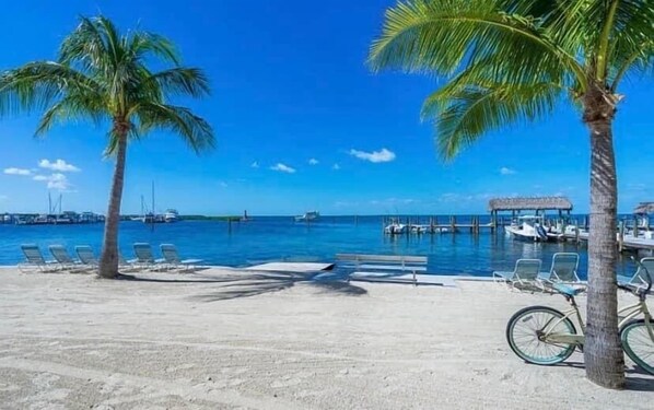 Beach nearby, sun-loungers, beach towels