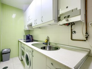 Fridge, microwave, oven, dishwasher - Callao Central - Renovated and Central Apartment (Madrid)