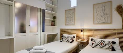 3 chambres, fer et planche à repasser, Wi-Fi, draps fournis