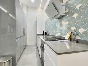 Kylskåp, mikrovågsugn, ugn och diskmaskin