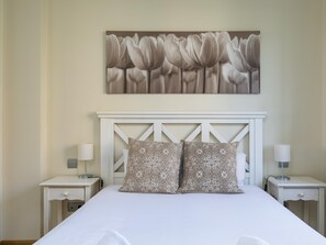1 bedroom, iron/ironing board, WiFi, bed sheets - Nuevo Madrid - One-bedroom apartment (Madrid)