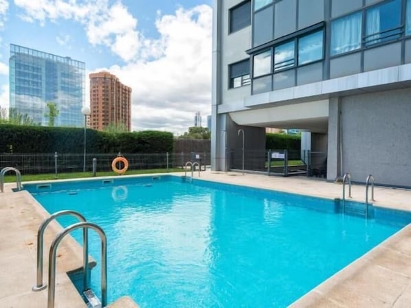 Pool - Nuevo Madrid - One-bedroom apartment (Madrid)
