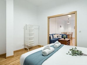 2 quartos, acesso à internet, roupa de cama