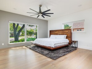 4 Schlafzimmer, Schreibtisch, Bügeleisen/Bügelbrett, kostenloses WLAN