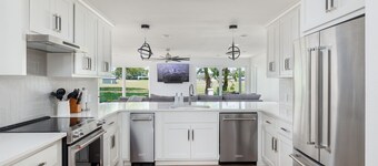 Luxury Home on Golf Course, Onsite Golf Cart Rental