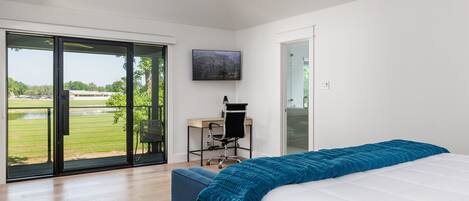 4 slaapkamers, een bureau, een strijkplank/strijkijzer, gratis wifi