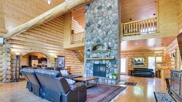 House (6 Bedrooms) | Interior