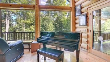 House (6 Bedrooms) | Interior