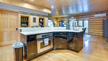 House (6 Bedrooms) | Interior