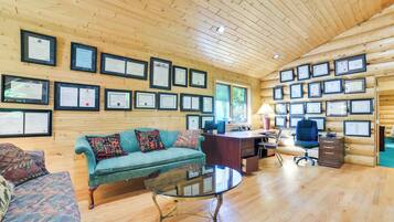 House (6 Bedrooms) | Interior