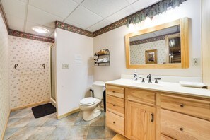 House (6 Bedrooms) | Interior