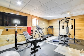 House (6 Bedrooms) | Interior