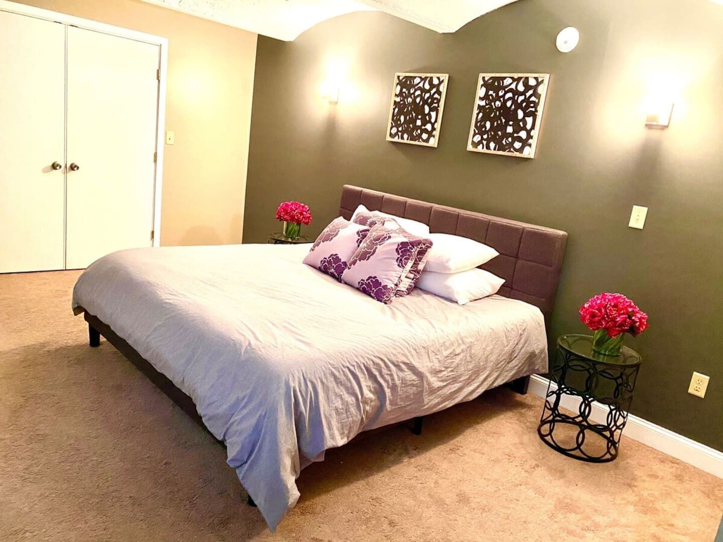 2 slaapkamers, een bureau, een strijkplank/strijkijzer, gratis wifi