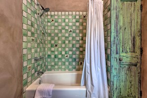 Casa (1 Bedroom) | Banheiro | Banheira 