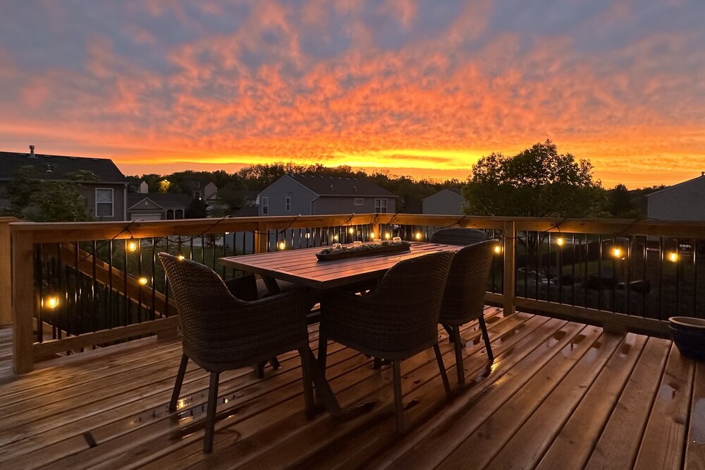 Suburban Getaway— Close to Airport, Downtown Events & Stadiums
