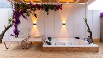 Bungalow with Sheltered Garden | Quang cảnh vườn