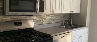 Historic Downtown Mansion/1BR Apt. with balcony
