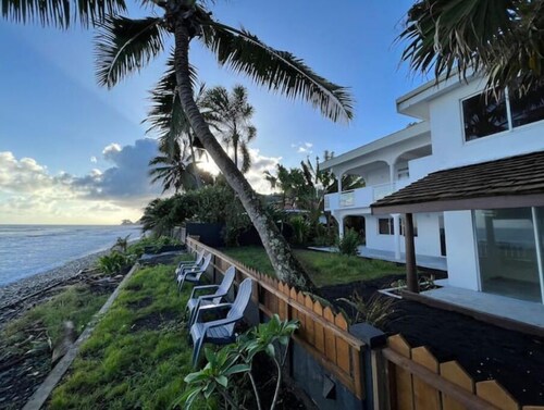 Apartment in a villa on the beach. Ocean view