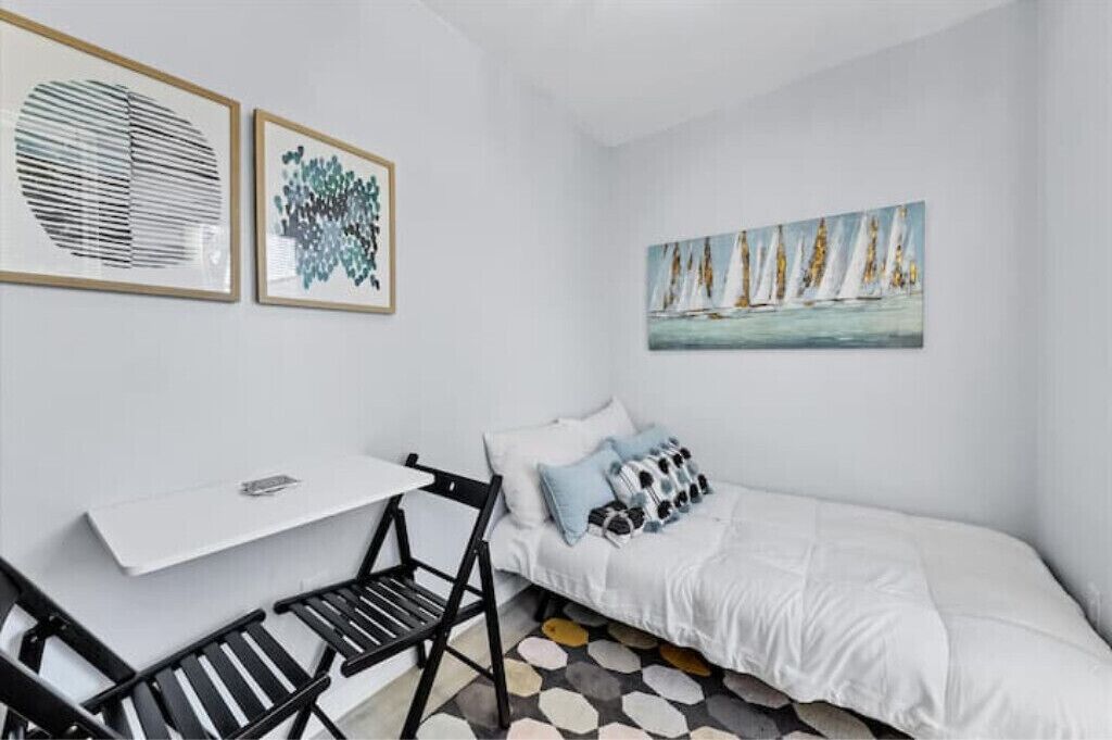 Tropical Tiny house with Outdoor hot tub & Gazebo