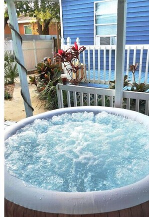 Bain à remous extérieur