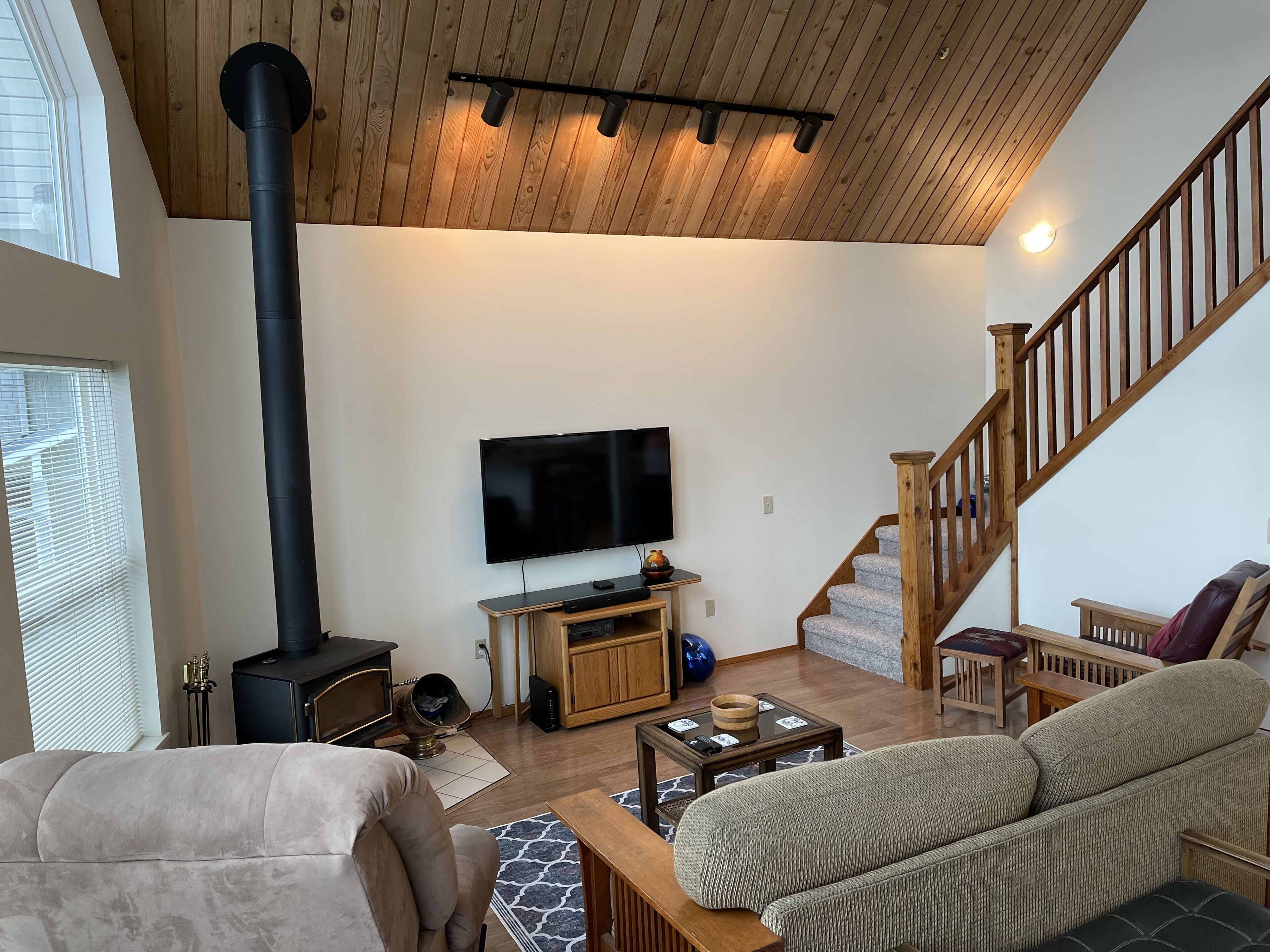 Waterfront cabin facing the sunset