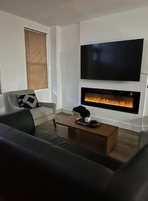 Smart TV, fireplace
