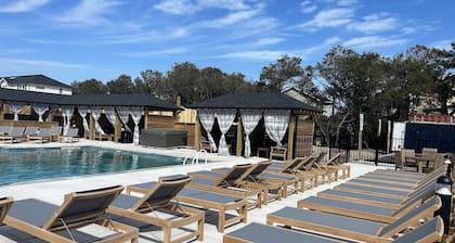 Toes In The Sand! 2 Bed 2 Bath and Dog Friendly